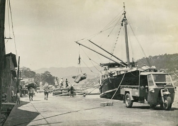 荷揚げ風景 (1950年代後半)